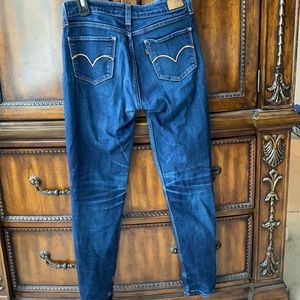 Levi’s Classic Blue Jeggings.